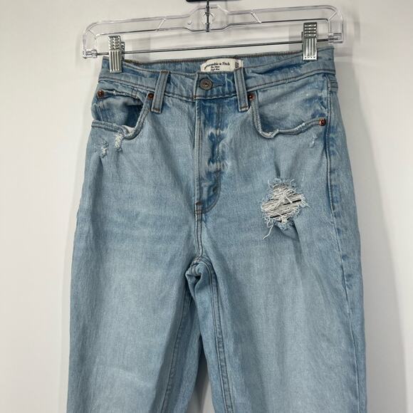 Abercrombie & Fitch The Mom Jeans High Rise Light Wash Distressed - Picture 2 of 7